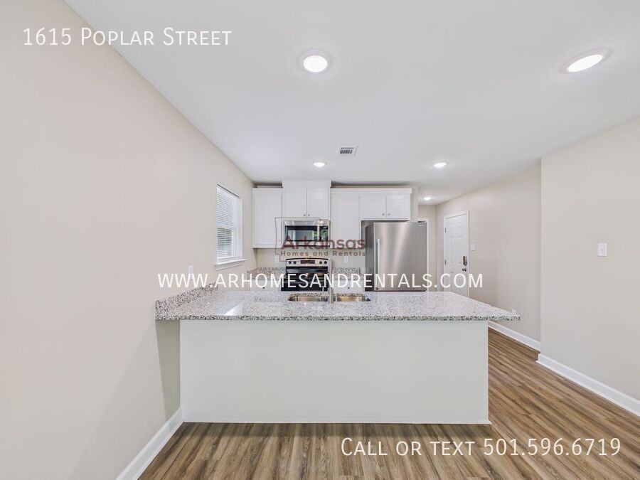 1615 N Poplar St - Photo 4 of 17