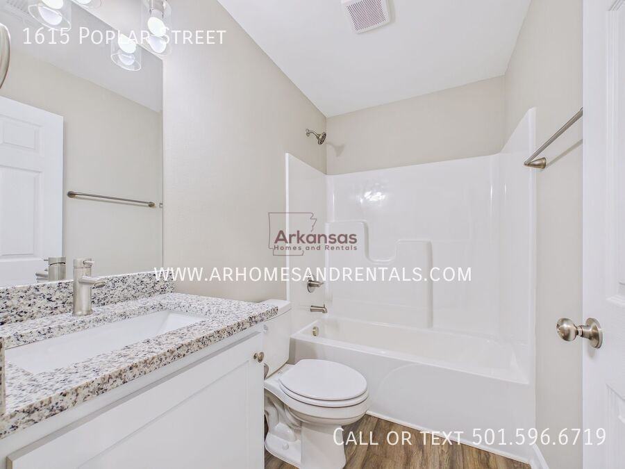 1615 N Poplar St - Photo 5 of 17