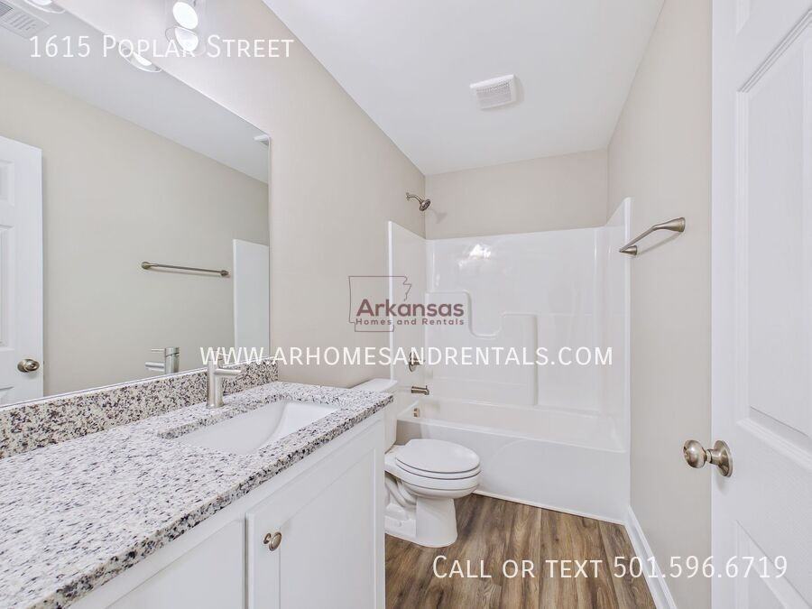 1615 N Poplar St - Photo 6 of 17