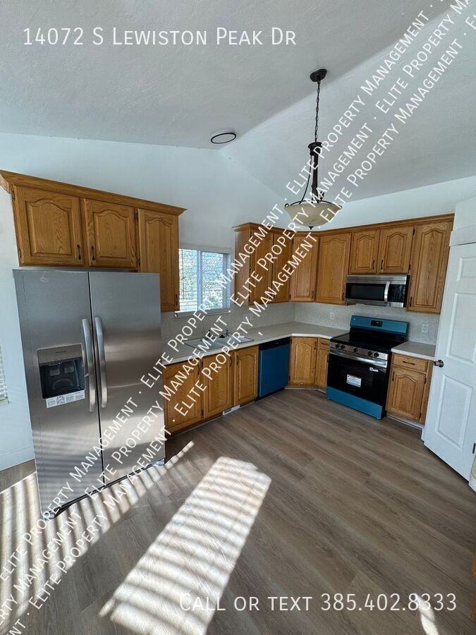 14072 S Lewiston Peak Dr - Photo 3 of 18