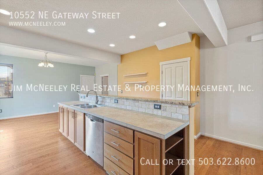 10552 Ne Gateway St - Photo 7 of 40