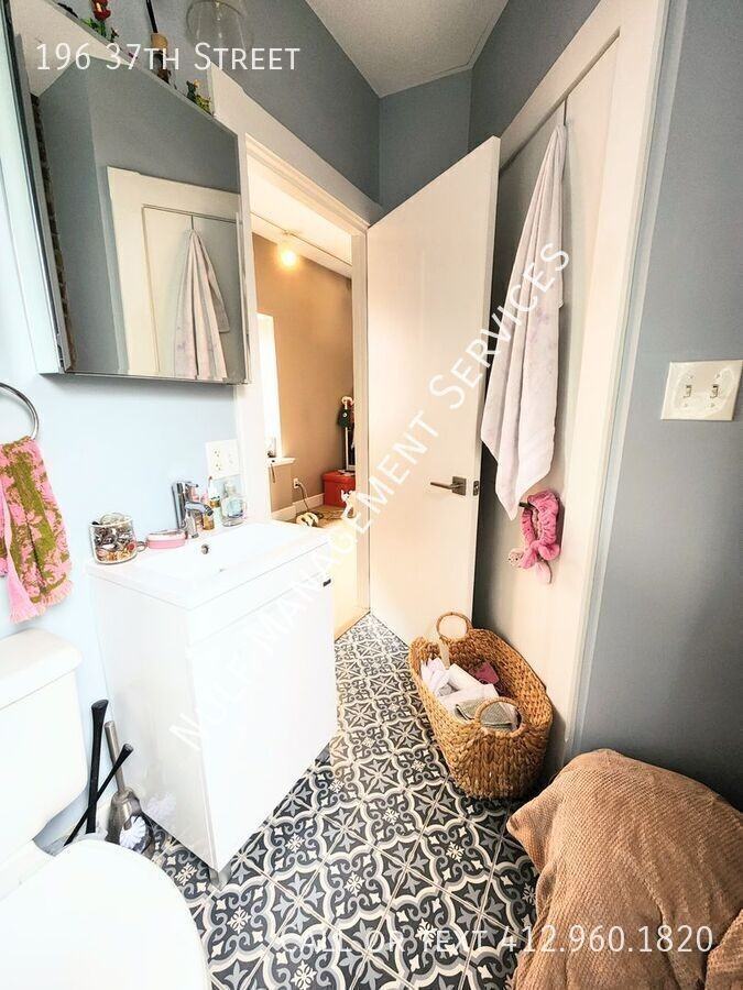 196 37th St - Photo 4 of 6