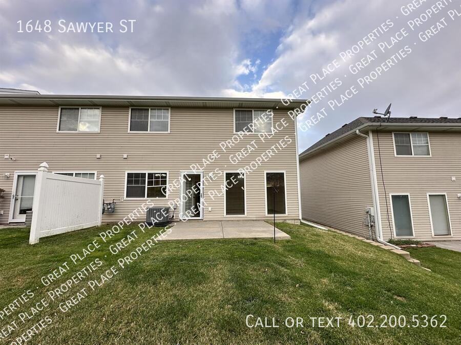 1648 Sawyer St - Photo 7 of 21