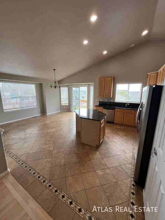 15812 E 107th Ave - Photo 3 of 14