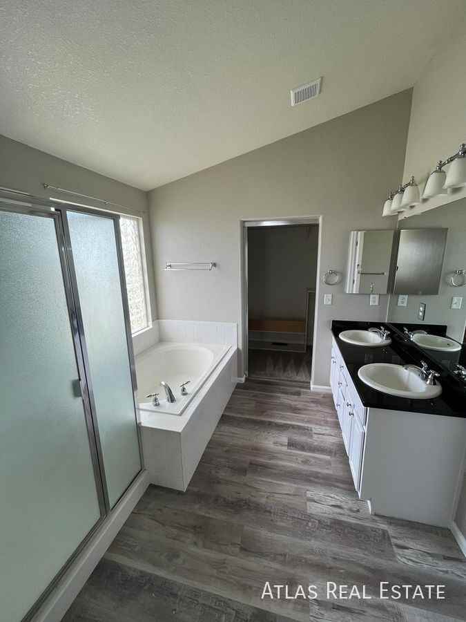 15812 E 107th Ave - Photo 4 of 14