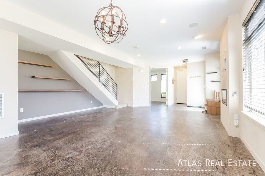 3359 Mariposa St - Photo 6 of 36