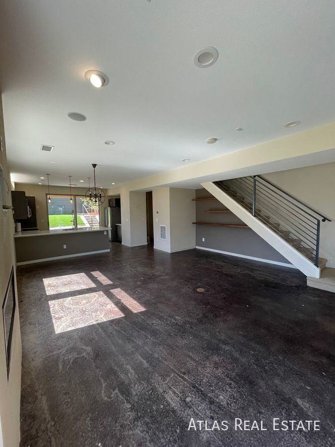 3359 Mariposa St - Photo 7 of 36