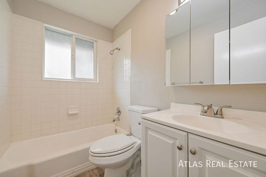 5703 S Pearl St #06 - Photo 5 of 15