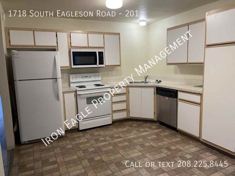 1718 S Eagleson Rd - Photo 3 of 12