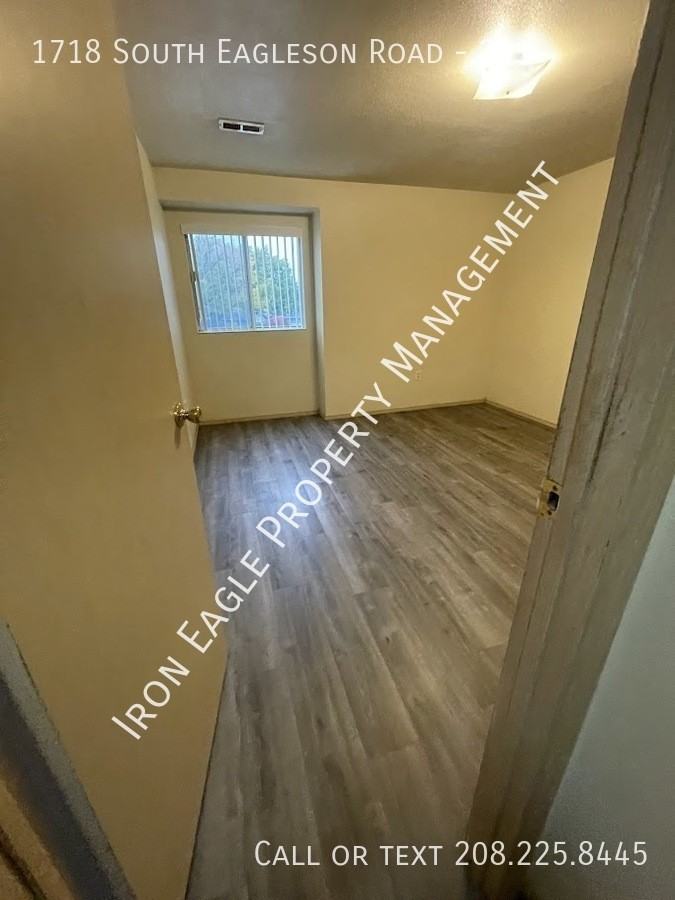 1718 S Eagleson Rd - Photo 7 of 12