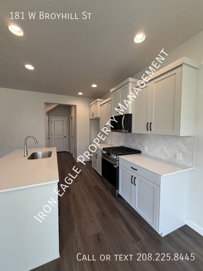 181 W Broyhill St - Photo 2 of 30