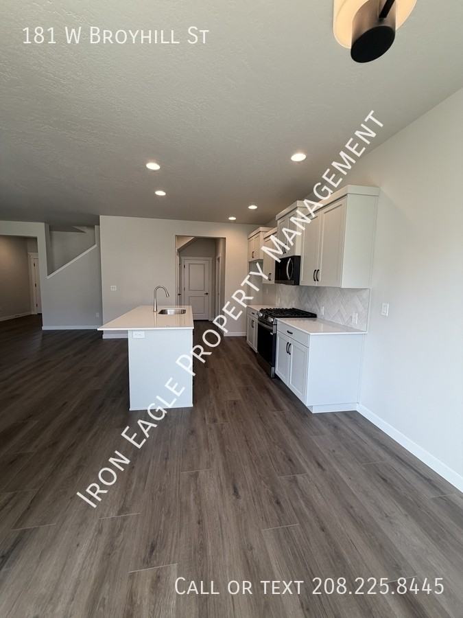 181 W Broyhill St - Photo 3 of 30