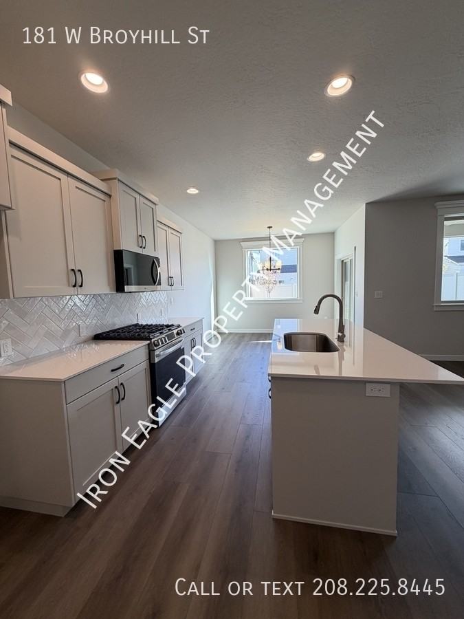 181 W Broyhill St - Photo 4 of 30