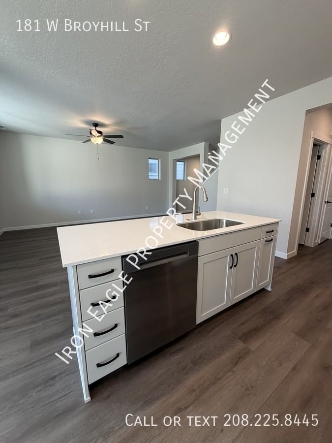 181 W Broyhill St - Photo 5 of 30