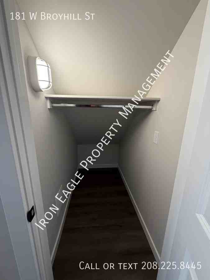 181 W Broyhill St - Photo 7 of 30
