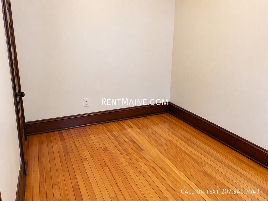9 Catell St #3 - Photo 3 of 8