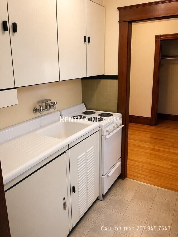 9 Catell St #3 - Photo 4 of 8