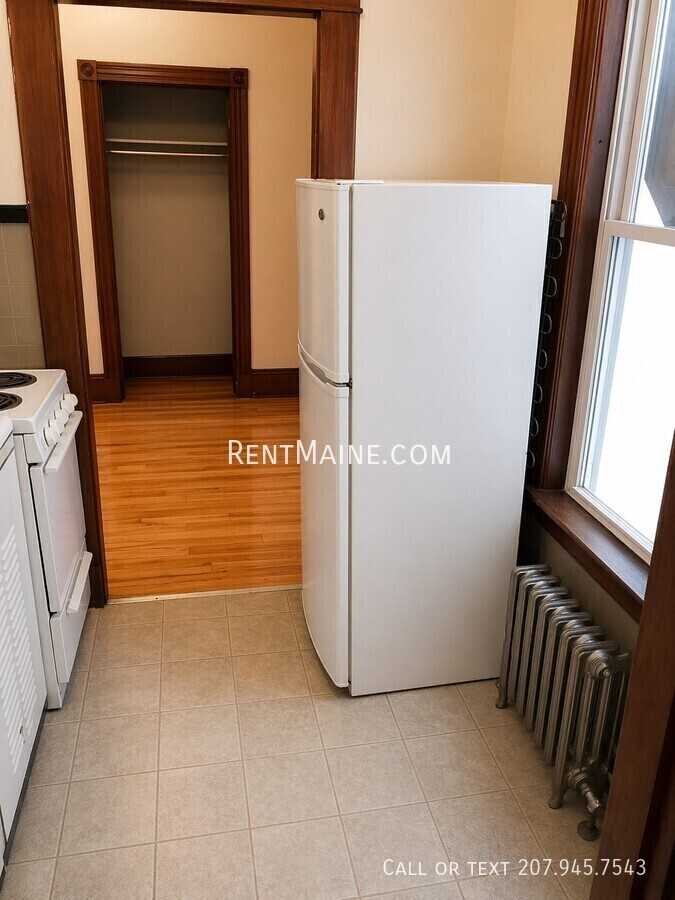 9 Catell St #3 - Photo 5 of 8
