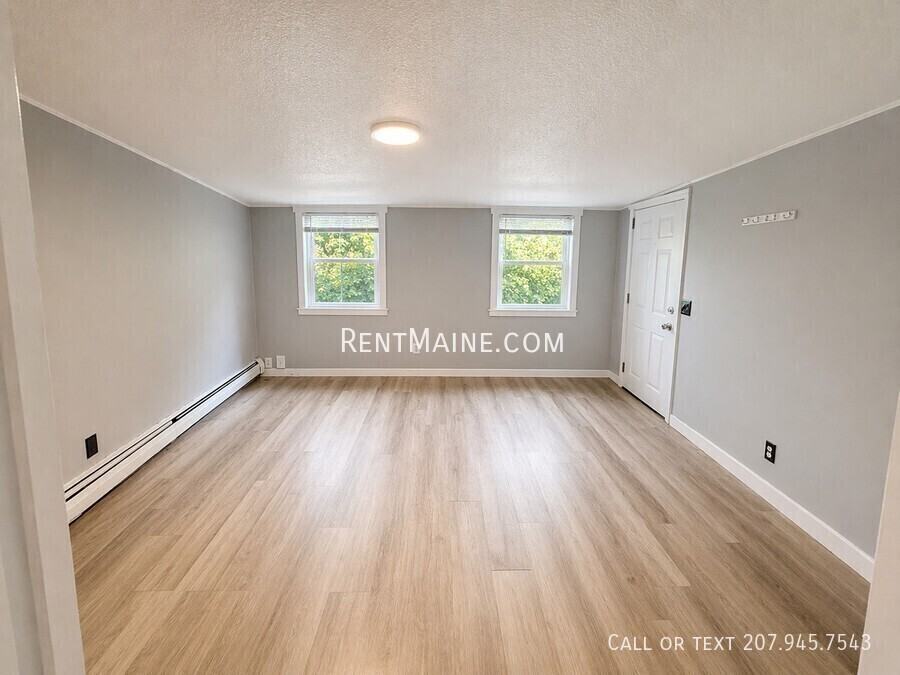 190 3rd St #2B - Photo 3 of 11