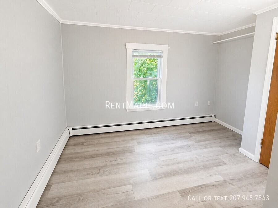 190 3rd St #2B - Photo 4 of 11