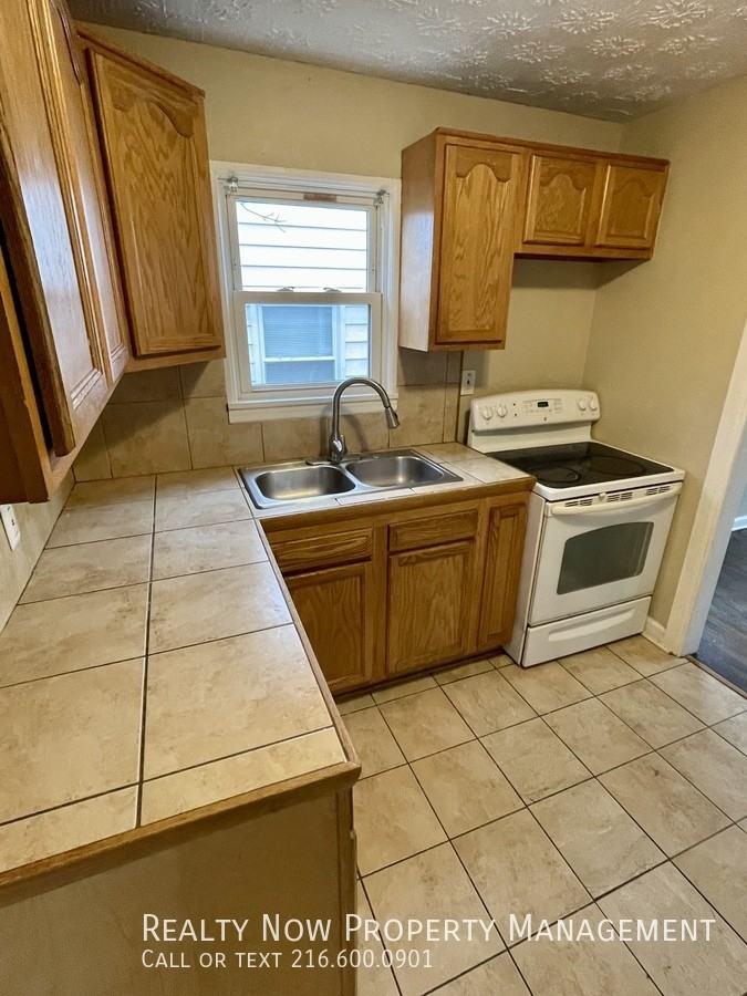 5333 Hollywood Ave - Photo 5 of 11