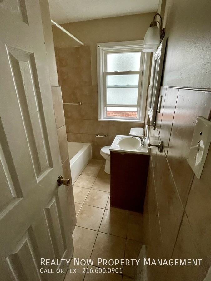 5333 Hollywood Ave - Photo 7 of 11