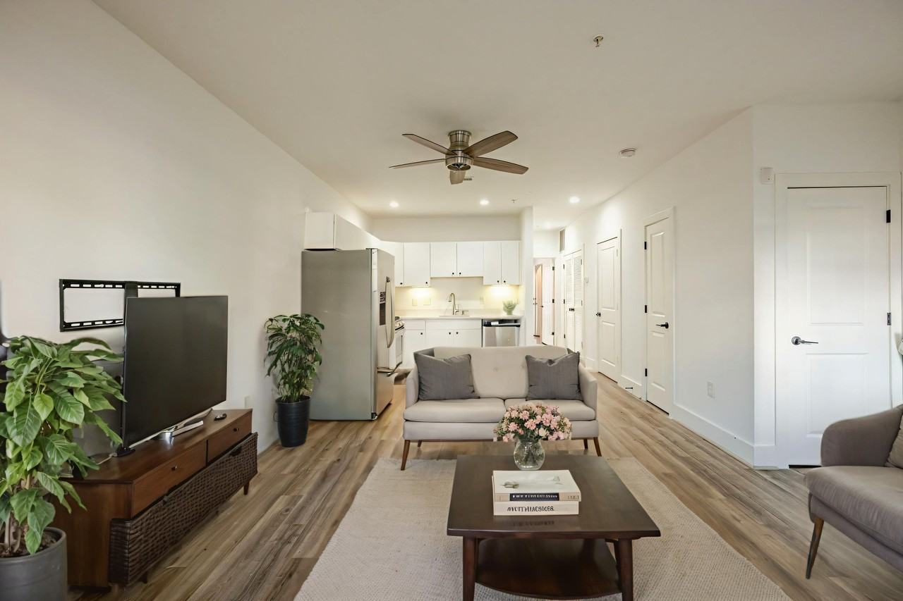 1915 6th St Nw #B - Photo 2 of 17