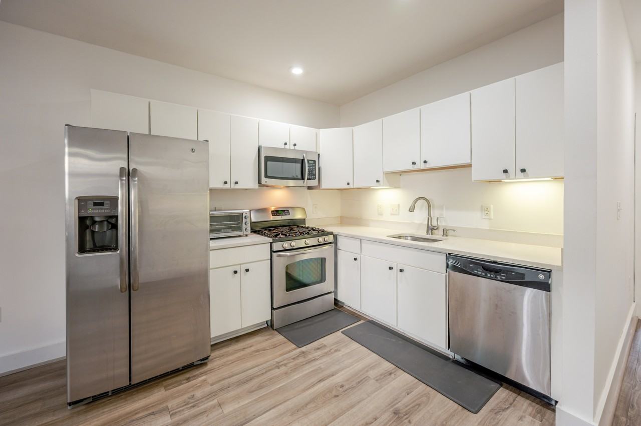 1915 6th St Nw #B - Photo 3 of 17