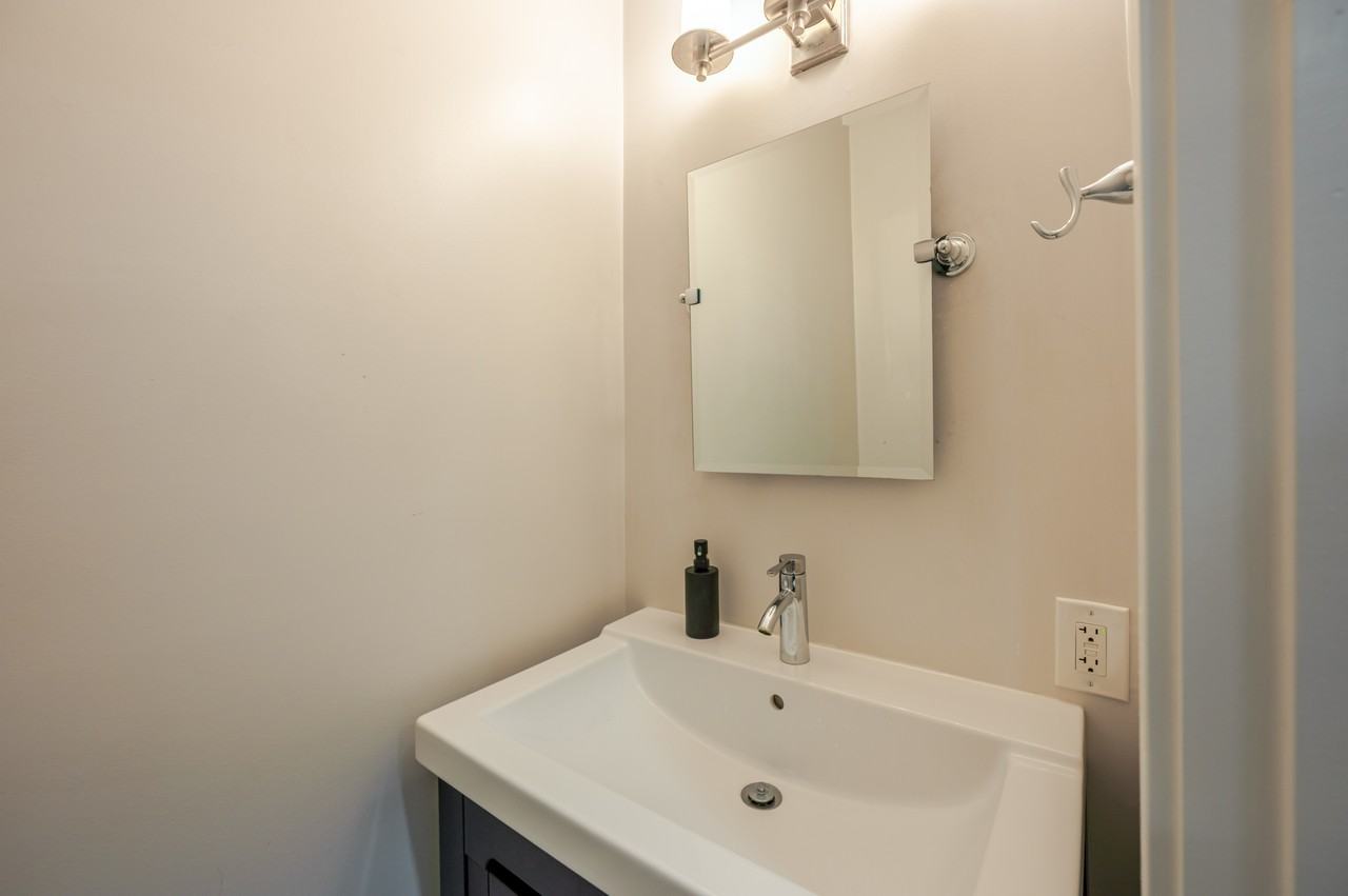 1915 6th St Nw #B - Photo 6 of 17