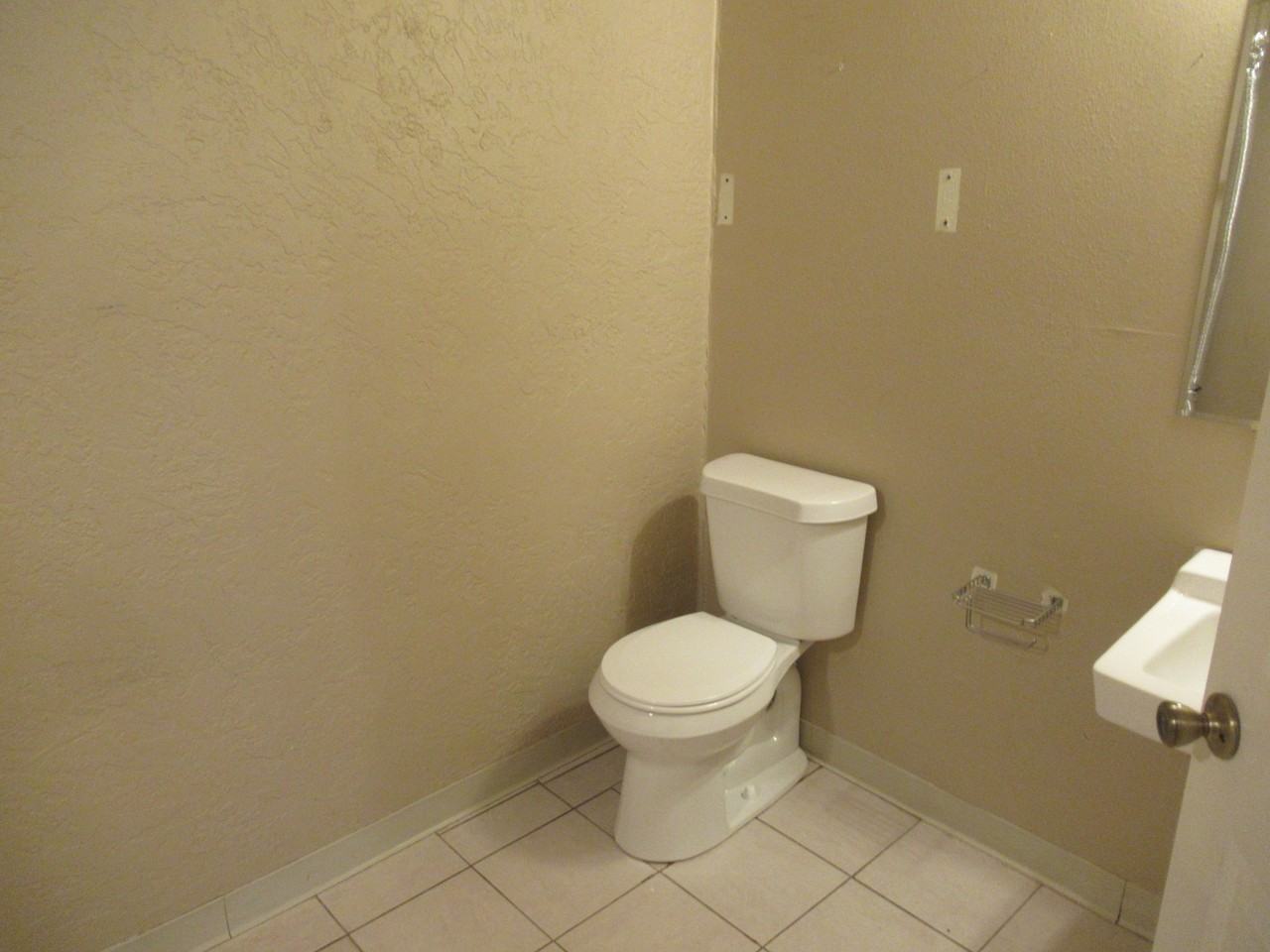 221 Columbia Rd - Photo 4 of 13