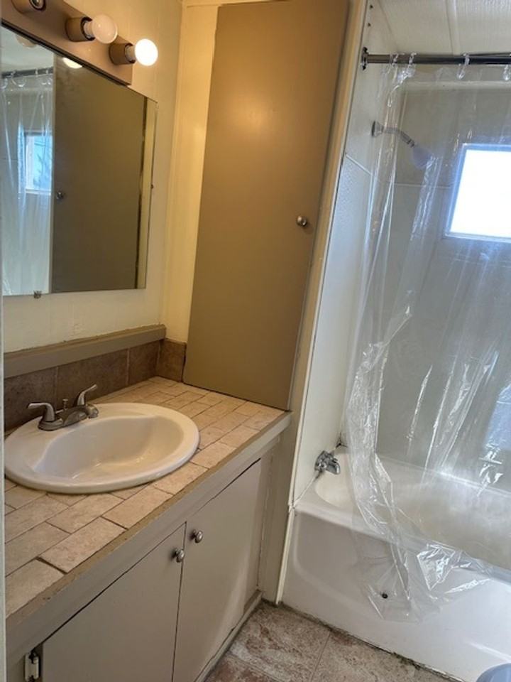 2729 Herr St #2729 - Photo 7 of 8