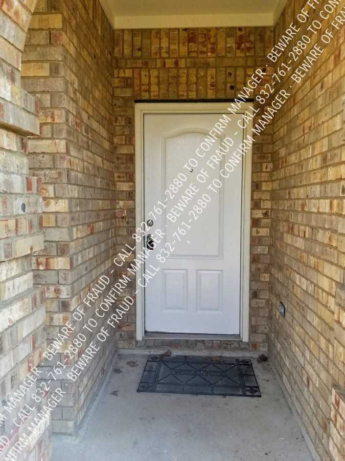 2816 Blue Heron Dr - Photo 2 of 17