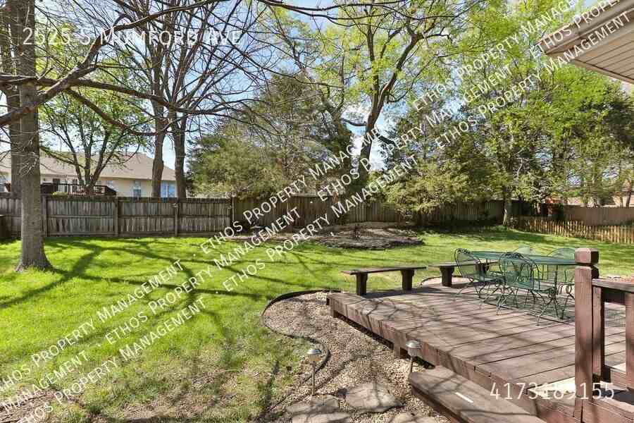 2525 S Mumford Ave - Photo 2 of 22