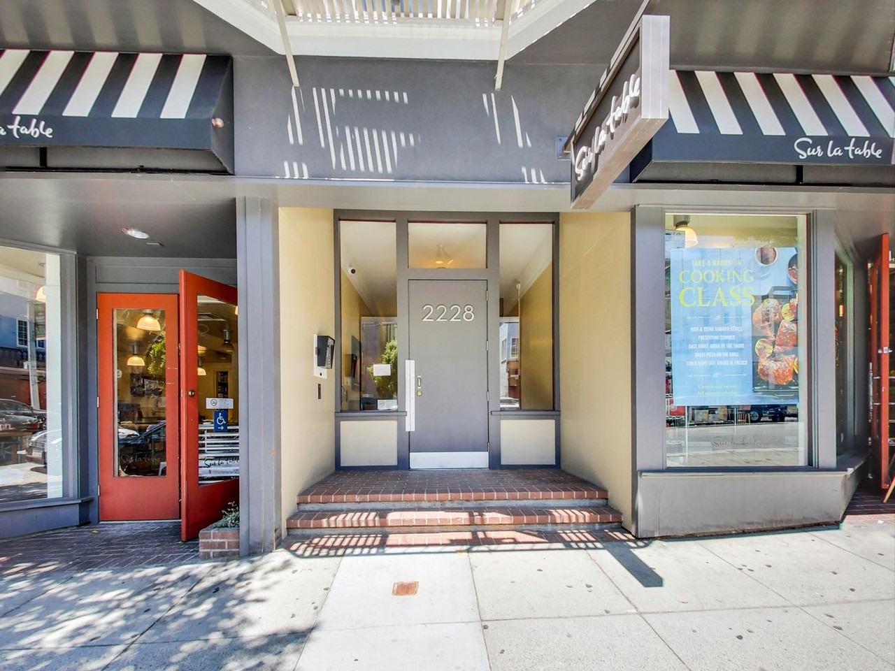 2228 Union St #204 - Photo 3 of 17