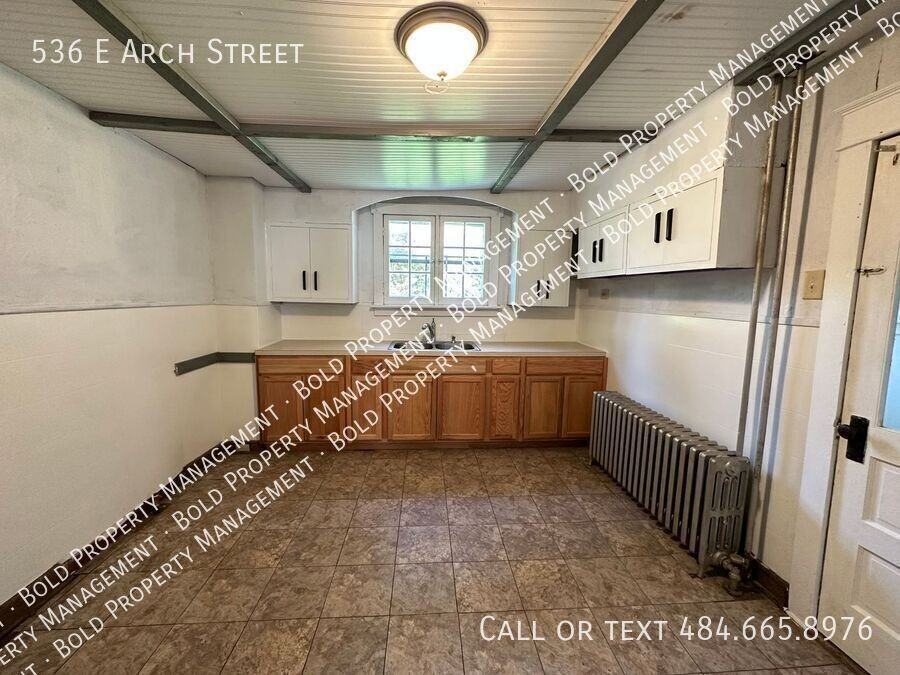 536 E Arch St - Photo 5 of 11