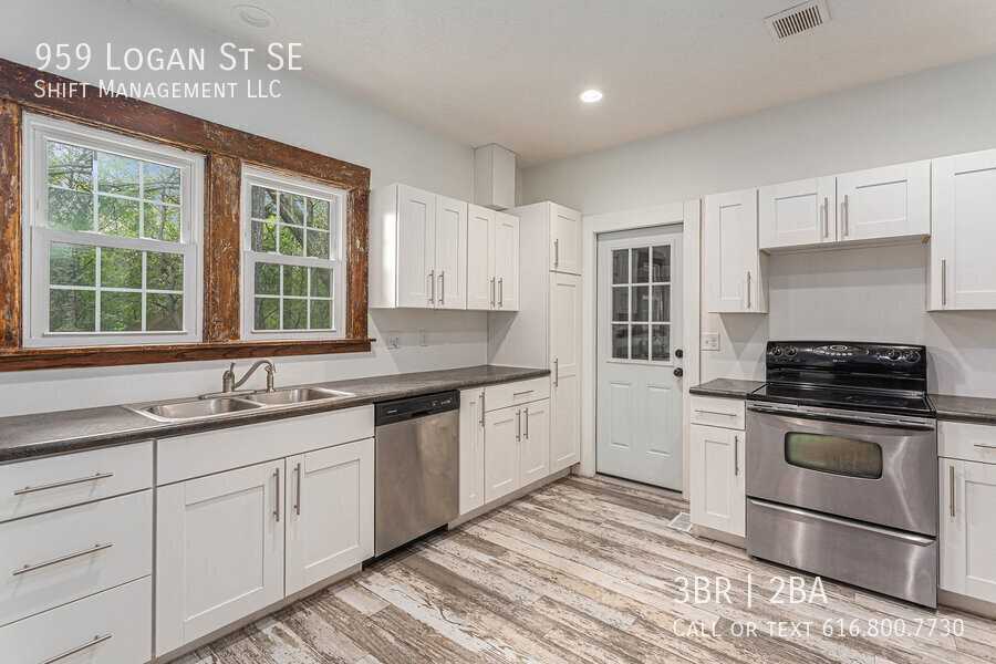 959 Logan St Se - Photo 6 of 15