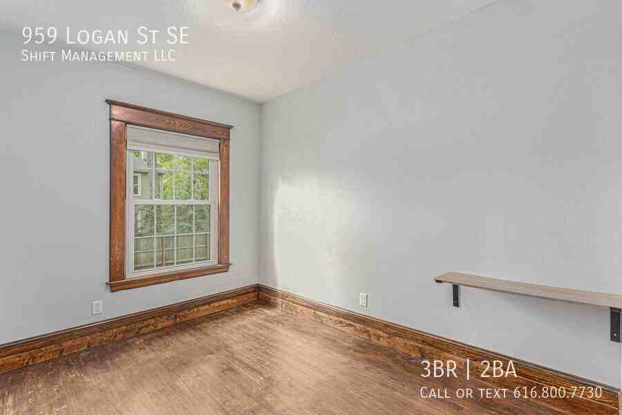 959 Logan St Se - Photo 7 of 15