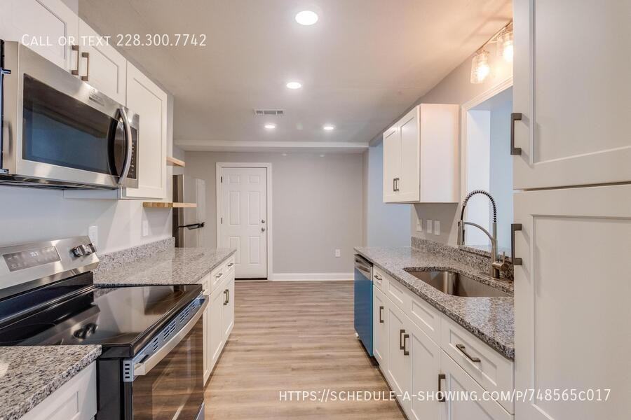 16201 Cervantes Ct - Photo 4 of 21