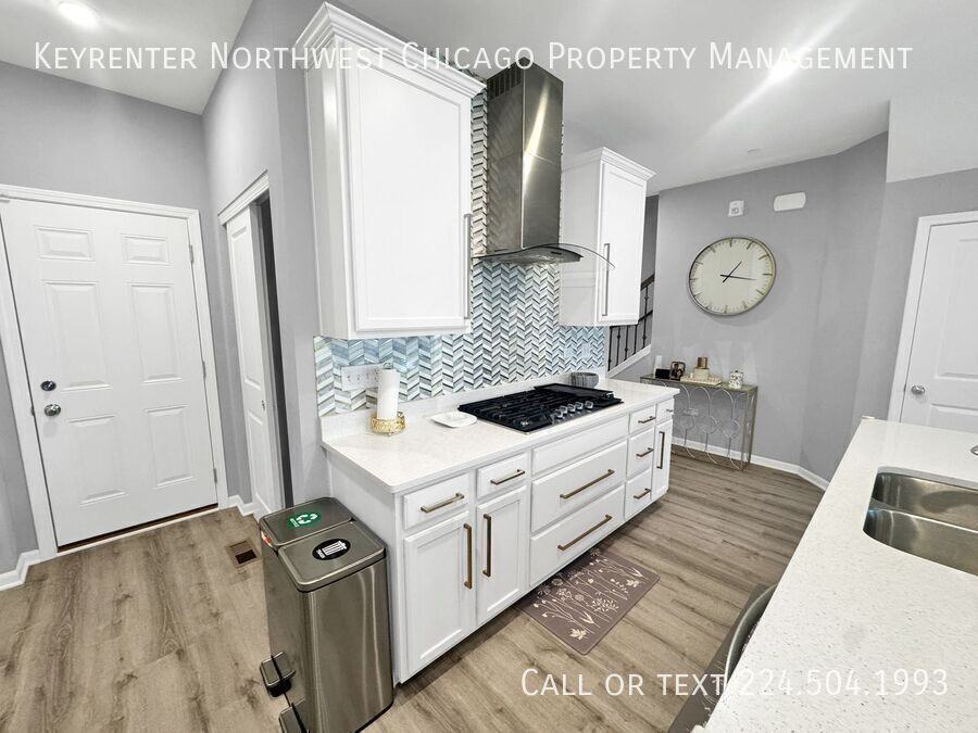 142 Roslyn Pl - Photo 3 of 29