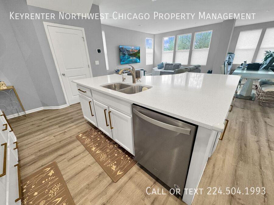 142 Roslyn Pl - Photo 5 of 29