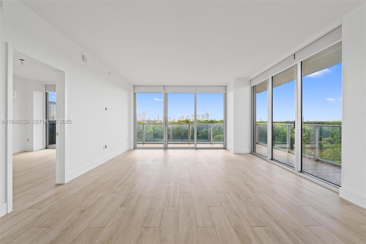 16385 Biscayne Boulevard #521 - Photo 2 of 51