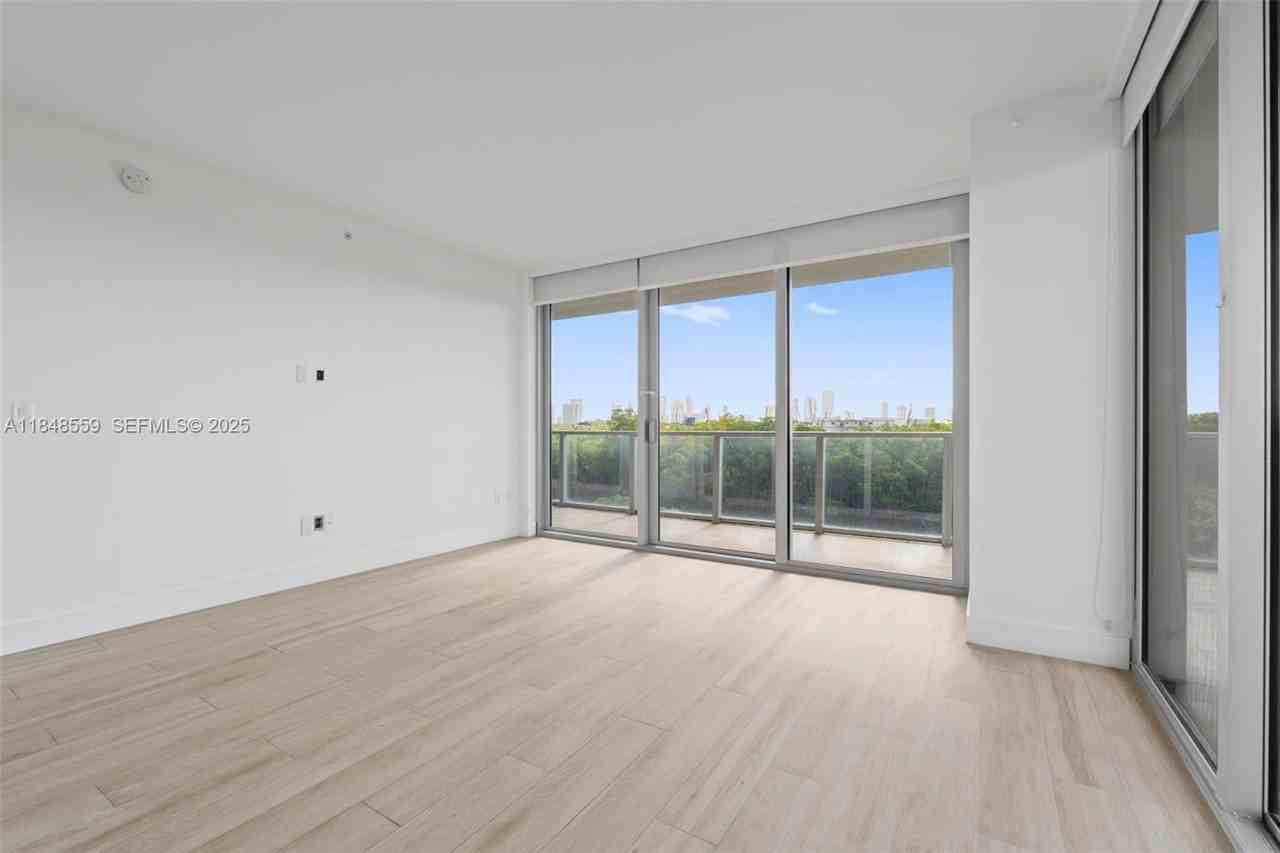 16385 Biscayne Boulevard #521 - Photo 3 of 51
