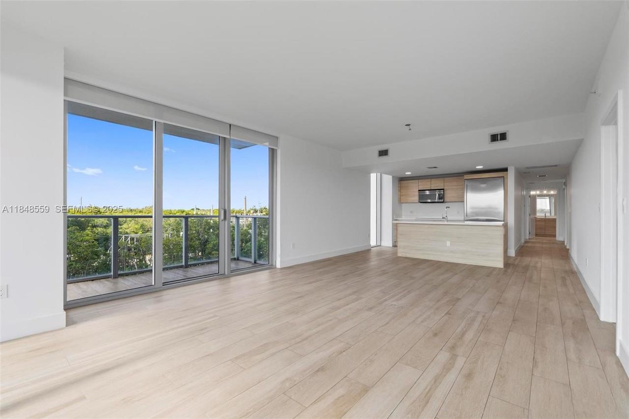 16385 Biscayne Boulevard #521 - Photo 4 of 51