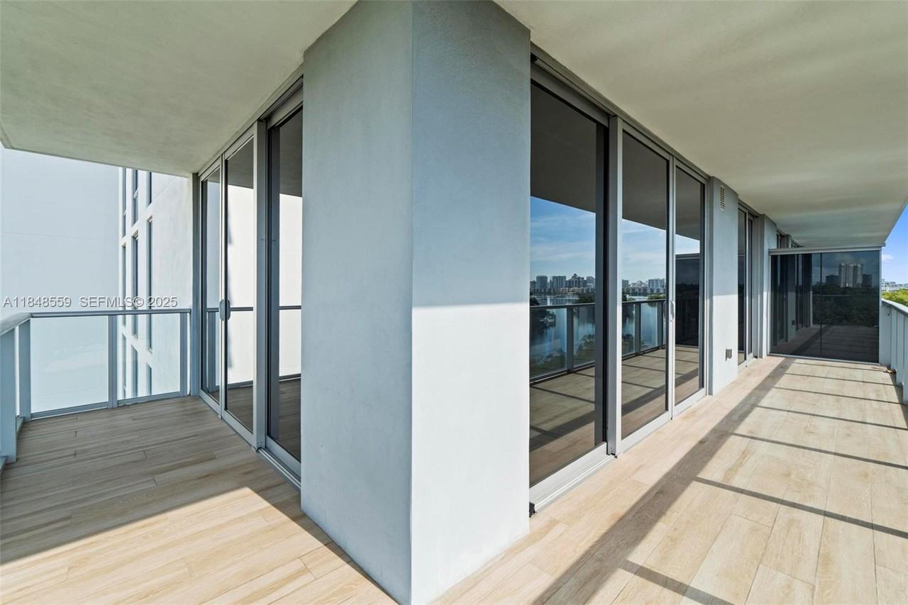 16385 Biscayne Boulevard #521 - Photo 5 of 51