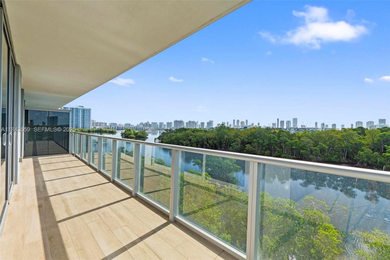 16385 Biscayne Boulevard #521 - Photo 7 of 51