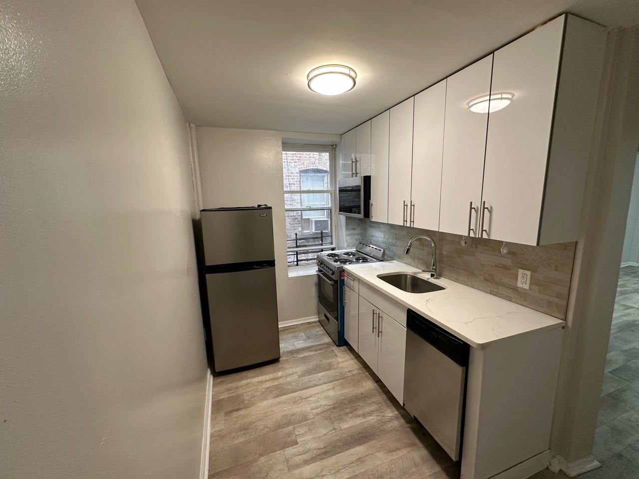 5604-8 Hudson Ave - Photo 2 of 18