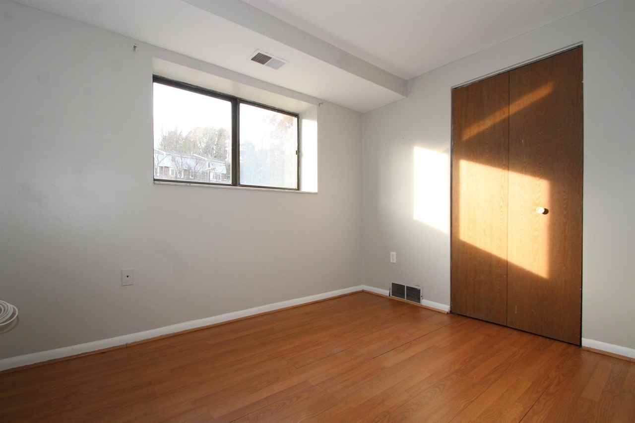SANDY CREEK APARTMENTS -- 007 - Photo 3 of 50