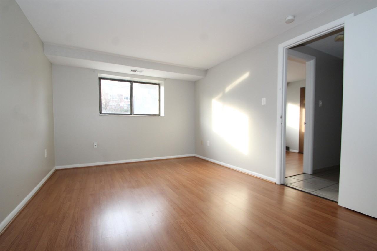 SANDY CREEK APARTMENTS -- 007 - Photo 5 of 50