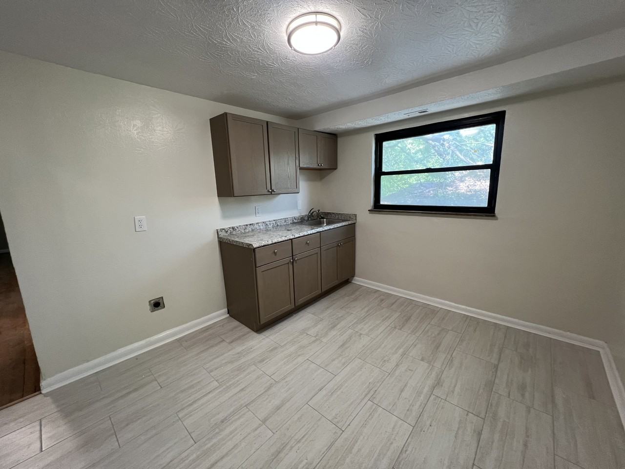 Jackson Street 1096 - 45215 - Photo 4 of 8