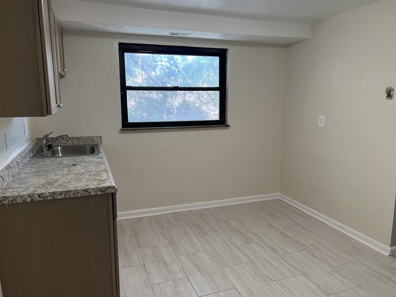 Jackson Street 1096 - 45215 - Photo 5 of 8